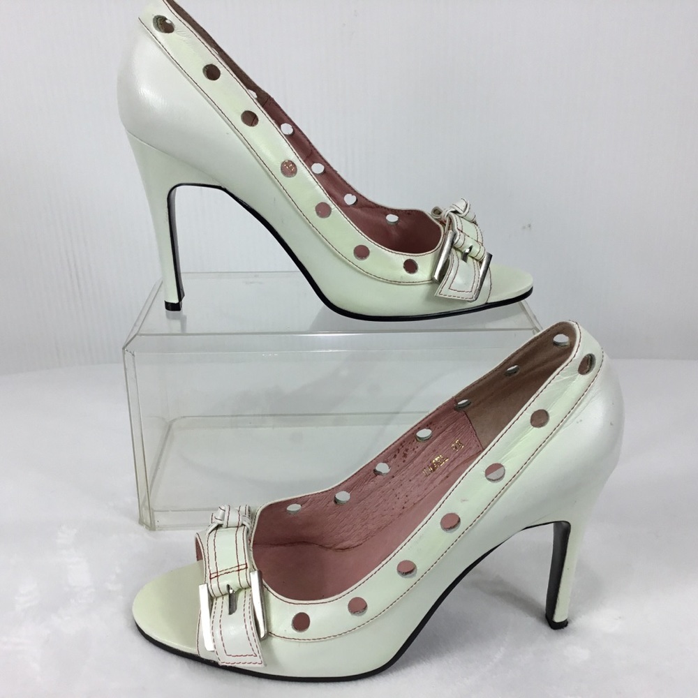 N.Y.L.A. Off-White Stiletto Heels Shoes & Red Trim